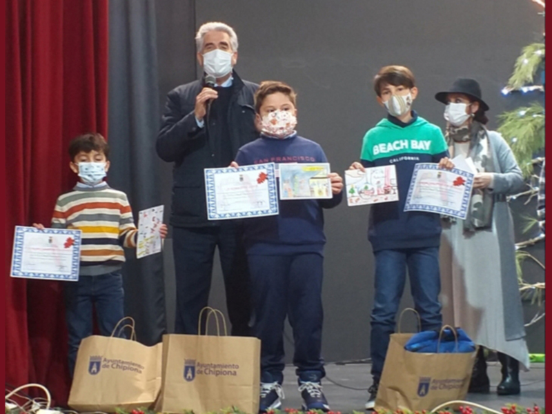 Entregados los premios del Concurso de christmas navideños para escolares de Chipiona organizado por la Delegación de Educación 