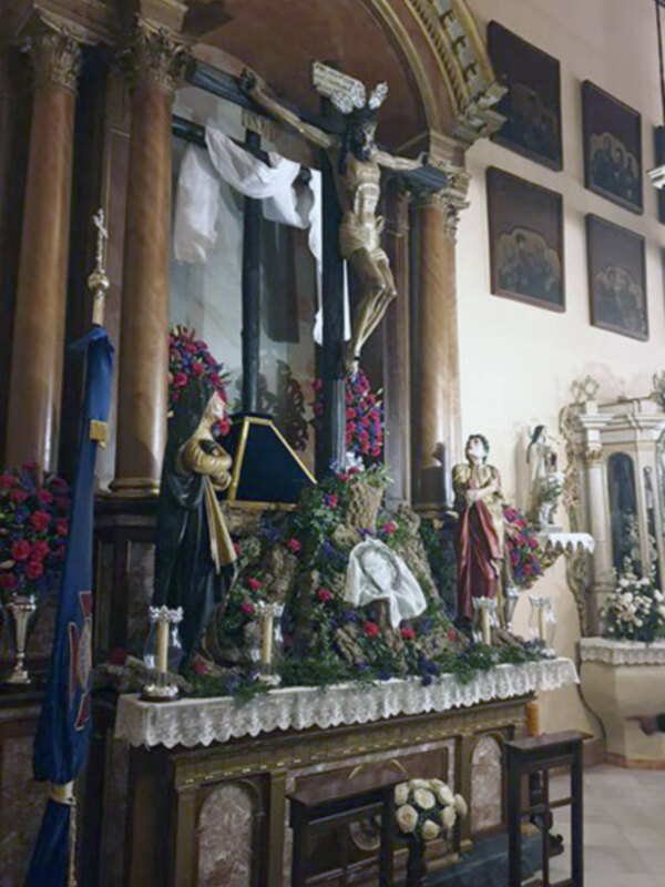 Eucaristía en el altar de la Asociación de Fieles Cristo del Buen Fin de Alcalá del Río