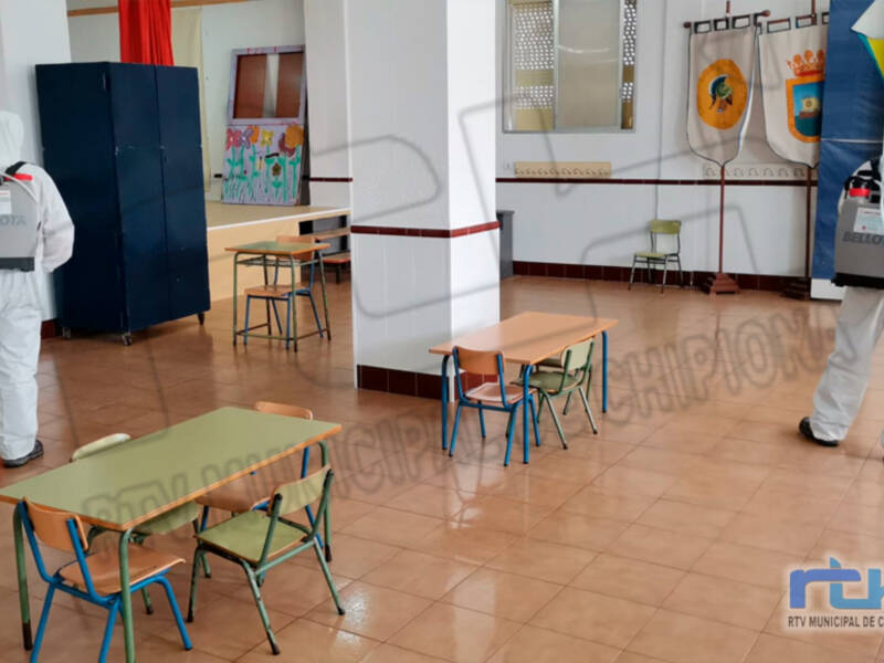 Desinfección global en colegios públicos de Infantil y Primaria de Chipiona aprovechando las vacaciones de Semana Santa