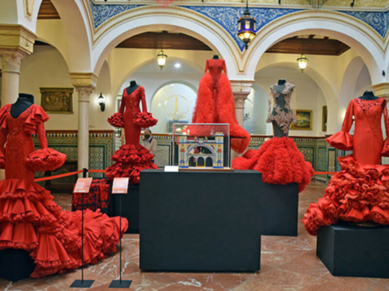 La moda flamenca sevillana muestra ya sus diseño en el Círculo Mercantil