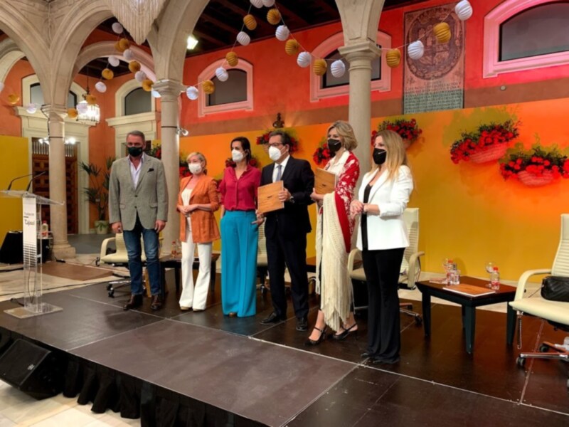 La Danza de los Sentidos, el libro que recoge el alma del Arenal de Sevilla por Carlos Crivell 