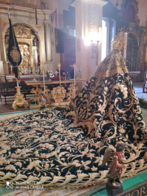 Los Titulares de Vera-cruz de Alcalá del Río se encuentra en veneración al final de sus cultos
