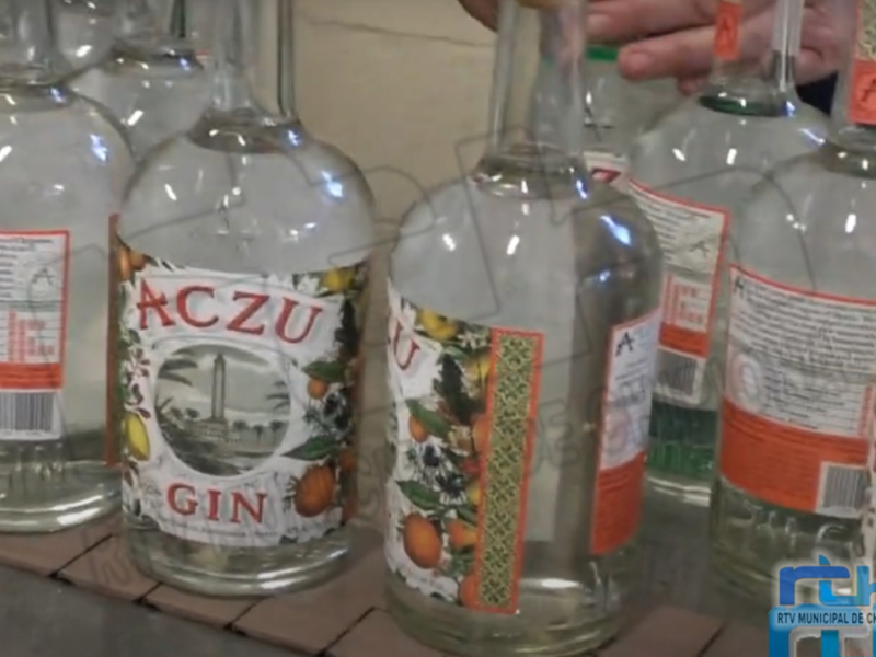 La imagen del Faro de Chipiona recorre el mundo con la nueva ginebra  Aczu Gin de Destilerías Galafate
