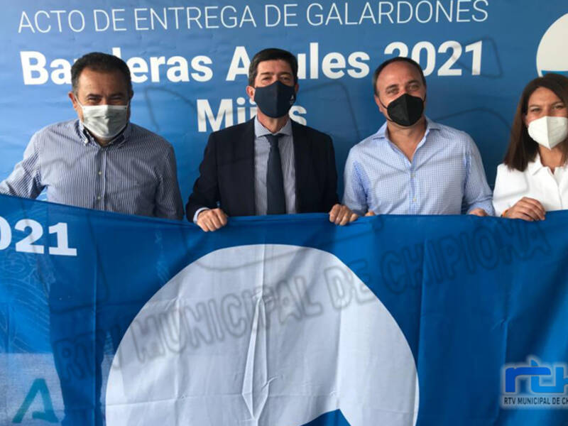 Lucas Díaz asiste al acto oficial de entrega de las Banderas Azules que ondearán en la costa chipionera