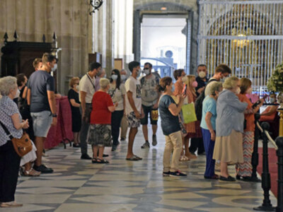 Veneración en sustitución del Besamanos a la Patrona de Sevilla y su Archidiócesis en la Seo de Sevilla
