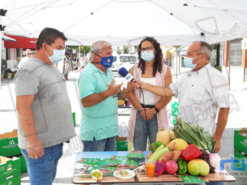 Patatas aliñadas, uvas, sandías y gazpacho en la segunda muestra-degustación que promociona los productos agrícolas de Chipiona