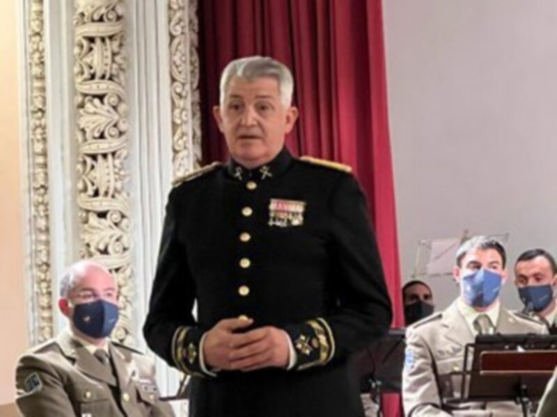  Se rindió homenaje a la Legión Española, entregándole una obra del escultor Francisco Parra García