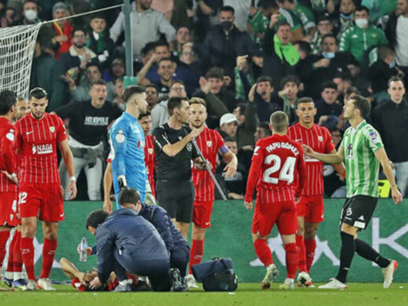 Un palo entristece el derbi sevillano