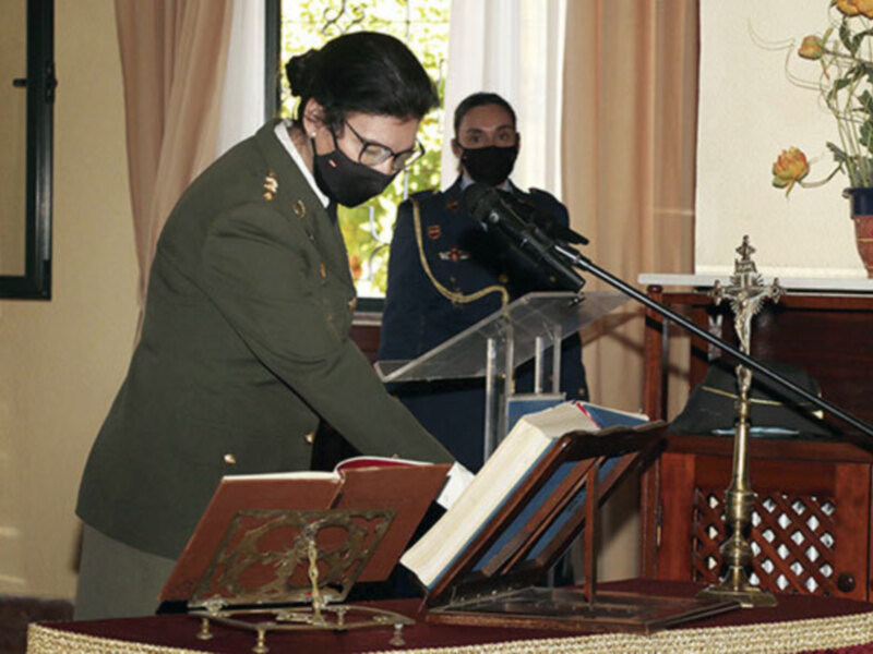 La Coronel López, ingresó en las Fuerzas Armadas en 1992 y ha estado destinada en diferentes Unidades