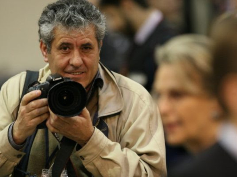 Tomares rinde homenaje al fotógrafo Eduardo Abad, dedicándole una calle y una exposición.
