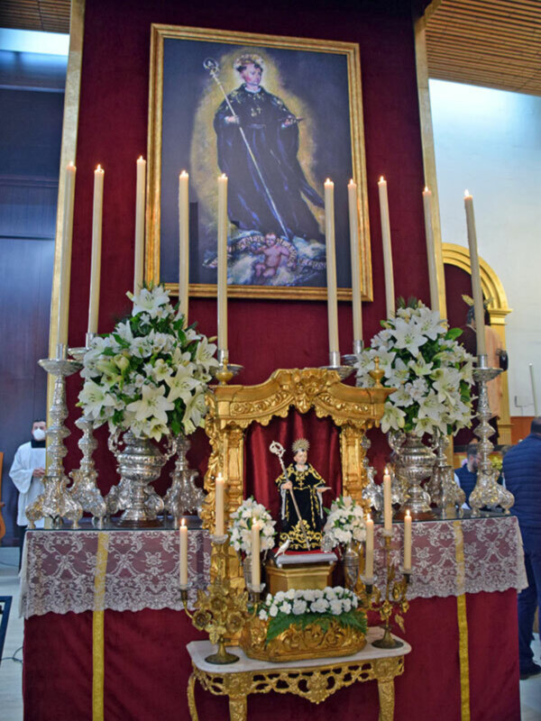  Emotiva bendición de la imagen de San Benito de Abad en la Parroquia sevillana de San Francisco de Asís 
