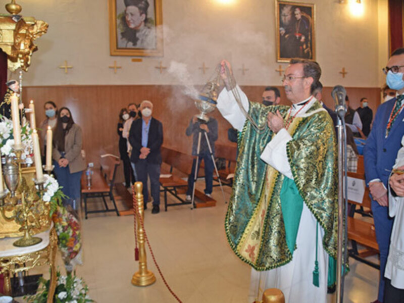 El Rvdo. Amador Domínguez Manchado Bendice una réplica de San Benito Abad