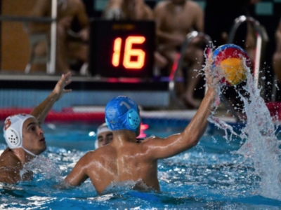 El C.W. Dos Hermanas PQS choca contra el muro del Waterpolo Turia