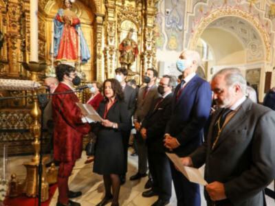 Óscar Cisneros Marco efectuó la tradicional entrega del Bastón de Mando