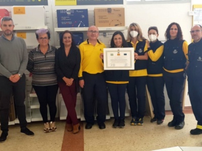 Correos ha recibido un reconocimiento en Punta Umbría por su su trabajo realizado durante la pandemia.