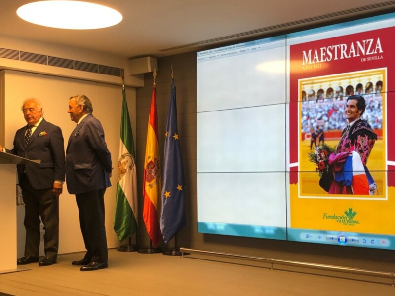 Enorme eco de las sevillanas a Morante presentada por Los del Río en la entrega de los premios taurinos de Caja Rural del Sur
