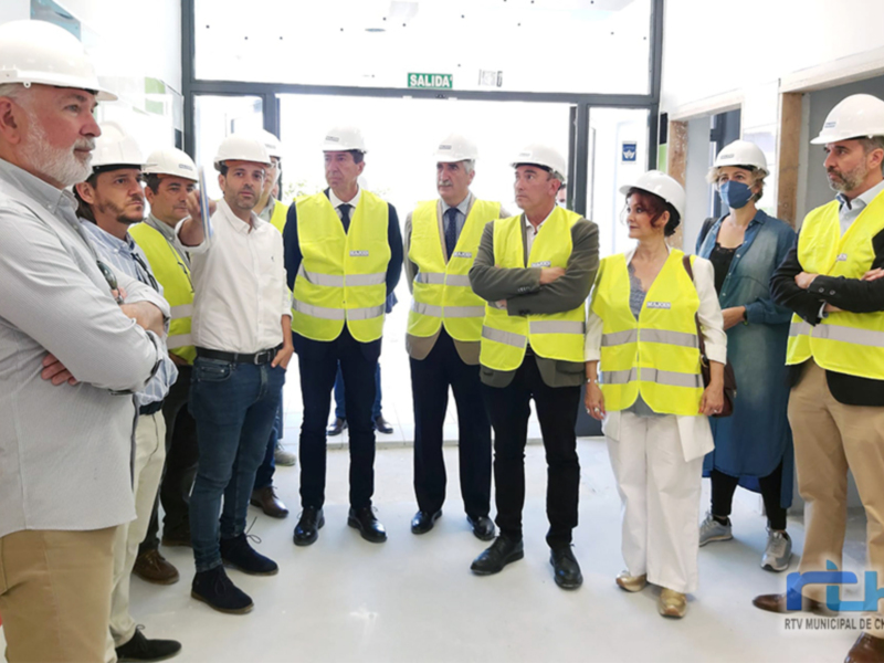 Juan Marín visita el nuevo edificio para ciclos de cocina en el IES Salmedina y apuesta por aspirar al Ciclo Superior 