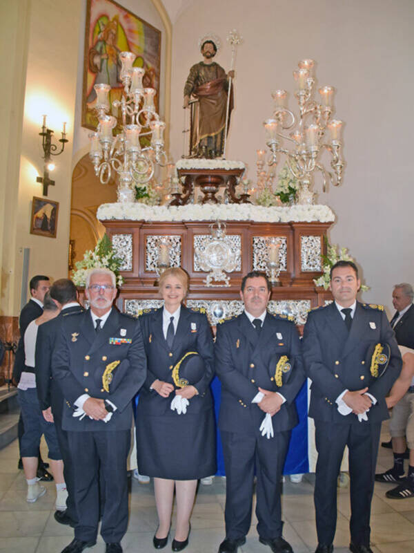 Devoción en el barrio en la procesión de San José Obrero