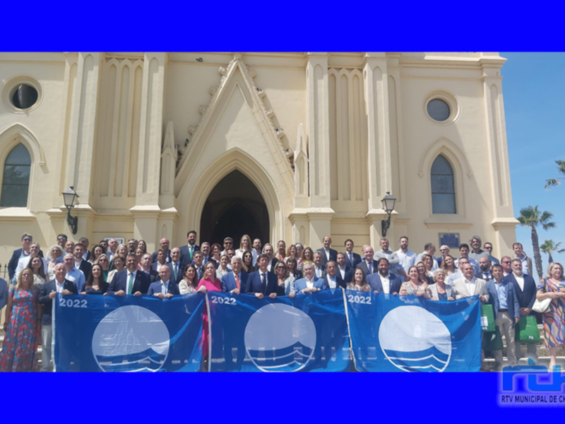 El claustro del Santuario de Regla ha sido hoy escenario de la entrega de Banderas Azules a los municipios andaluces