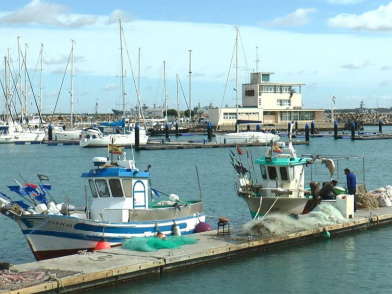 El Puerto pesquero de Rota, en "Tierra y Mar"