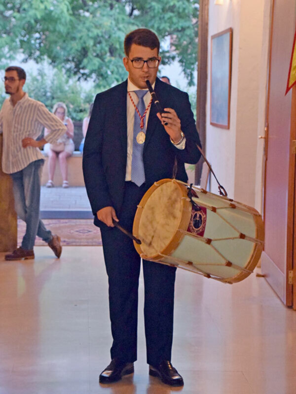 En la Parroquia de S. Francisco Javier se bendijo el estandarte de San Benito de la Agrupación Sevillana