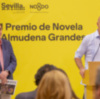 El Ayuntamiento de Sevilla convoca el Premio Almudena Grandes en agradecimiento al “compromiso” que practicó en su vida