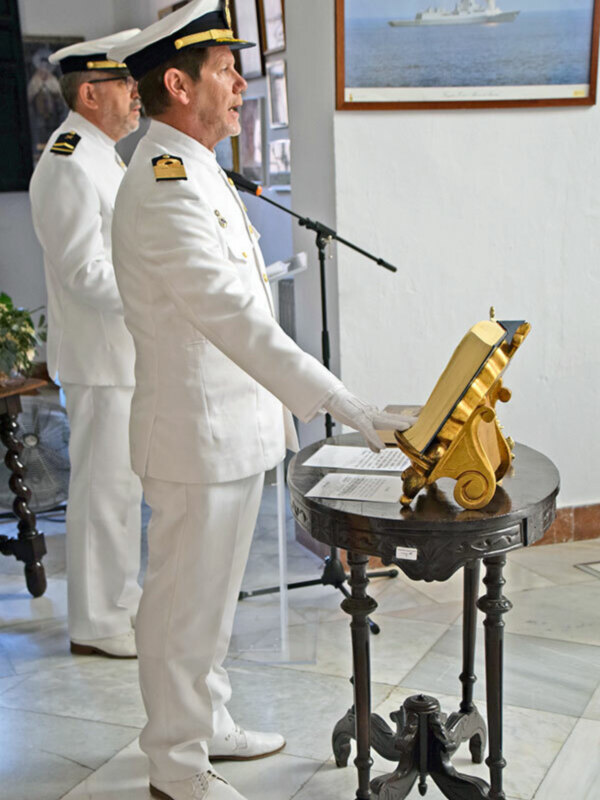 El capitán de navío José Daniel Gonzales director del museo marítimo de la Torre del Oro