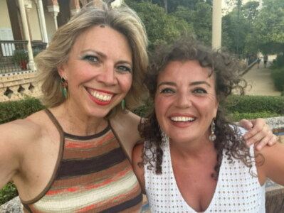 Pepe da Rosa y Paz de Alarcón en la presentación de   ‘Anónimos Infinitos 3, de Marina Bernal, en Chipiona este miércoles  10 de agosto 