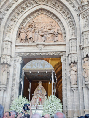 90 minuto para acompañar a la patrona de Sevilla y su archidiócesis