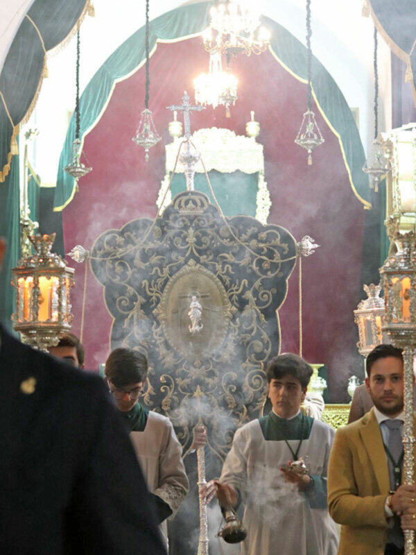 El Simpecado de la Hermandad de Vera-cruz Presidió un rosario público en Alcalá del Río