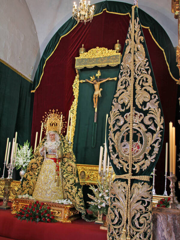 65 años de compromiso cofrade en Vera-cruz de Alcalá del Río