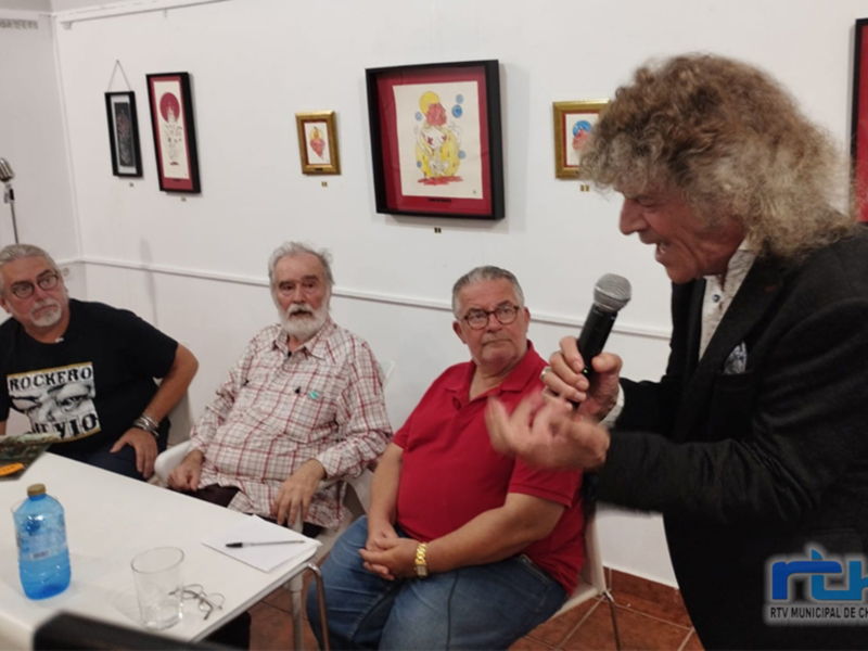 Una charla con Gonzalo García-Pelayo sobre la producción musical en España abrió el 40 aniversario de Radio Chipiona
