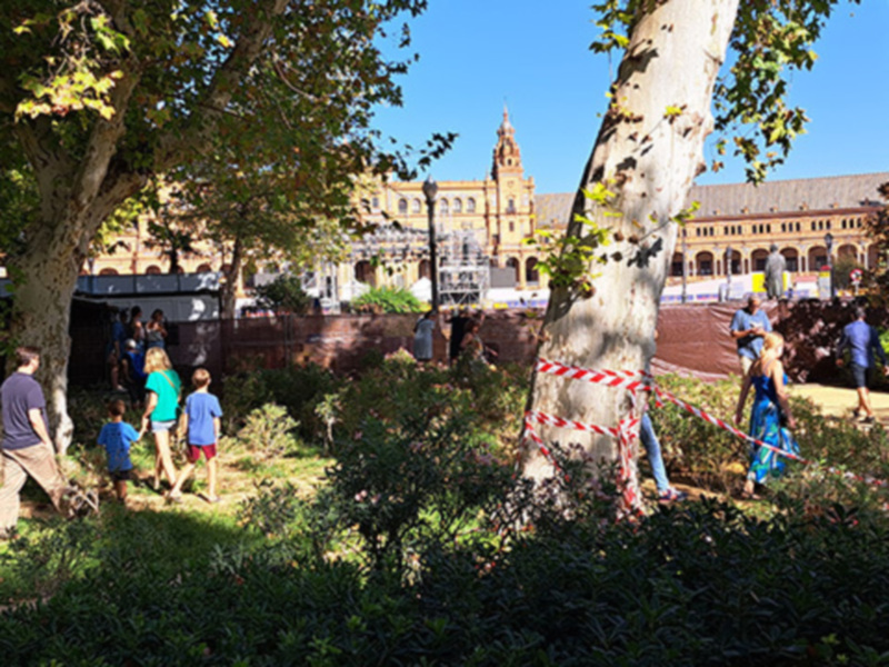 La Plaza de España y el Parque de María Luisa afectados por actividades lúdicas de alto impacto.