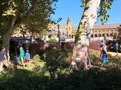 La Plaza de España y el Parque de María Luisa afectados por actividades lúdicas de alto impacto.