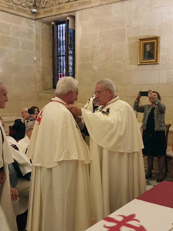 La Orden del Camino de Santiago ha investido a diez nuevos caballeros y damas durante su Capítulo Extraordinario celebrado en Sevilla