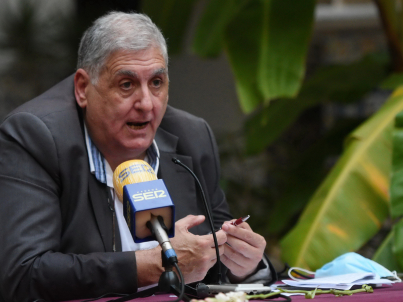 El periodista Miguel Gallardo edita Mi Cristo Roto del padre Cué, sesenta años después de la primera edición en 1963 