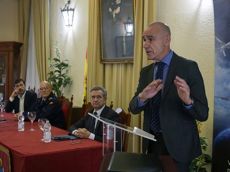 Alrededor de ochenta asociados y colaboradores acompañan en esta cita anual y celebran su Copa de Navidad.