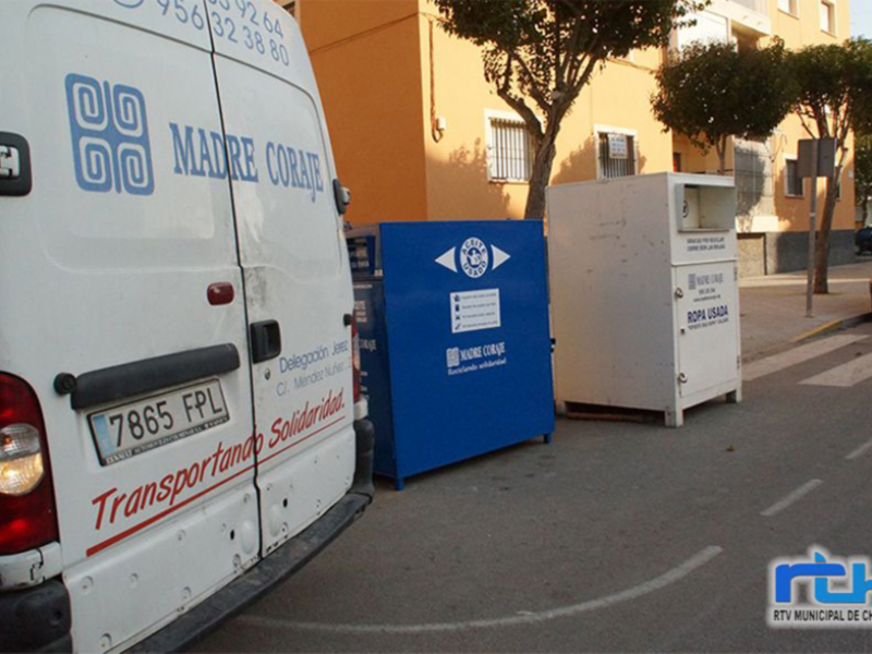 Madre Coraje recogió en Chipiona durante 2022 cuatro toneladas y media más de ropa y calzado y mil litros menos de aceite usado