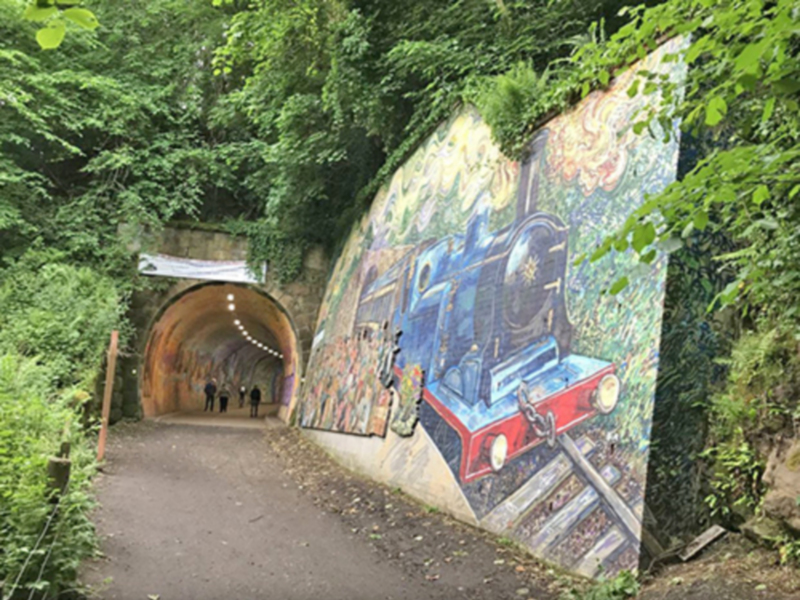 Mural sobre el túnel de Colinton de Edimburgo