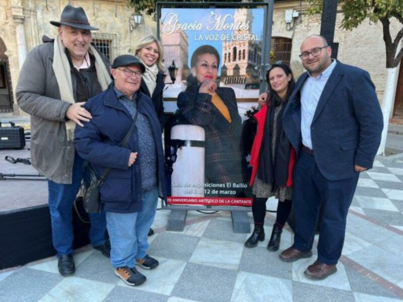  Juan Mellado presentó el libro dedicado a Gracia Montes en Lora del Rio que incluye fotografías de Bely Caro y Gracia Núñez entre otros profesionales