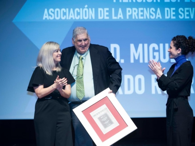 El periodista Miguel Gallardo Rodriguez galardonado por la Asociación de Prensa de Sevilla.