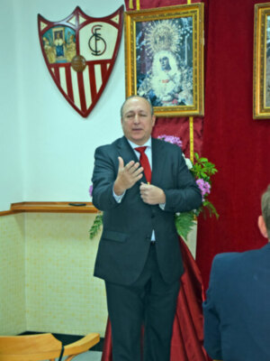 D. Guillermo Jiménez Ballester presentó la exaltación de Semana Santa de la Peña al Relente