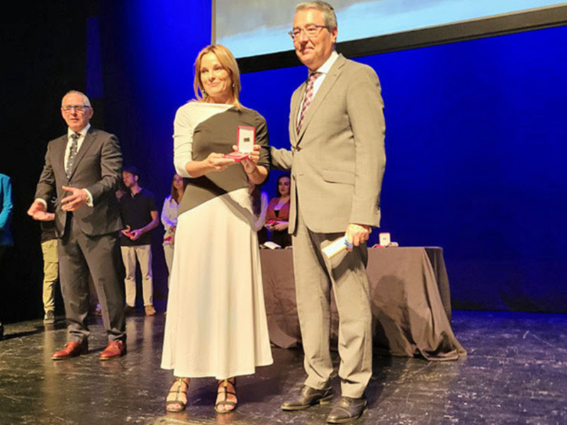 La directora adjunta de Canal Sur, Isabel Cabrera, recoge el premio "Desafío Ártico"