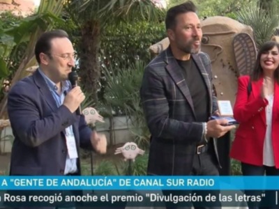 Pepe da Rosa esta inmensamente  feliz por recibir el Premio Divulgación de las Letras