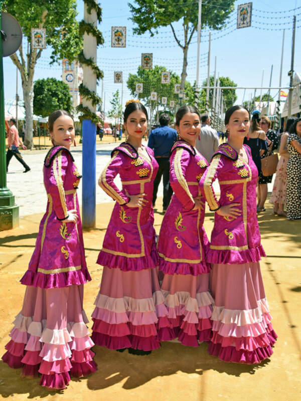 Estallido de colores en una calurosa feria de abril