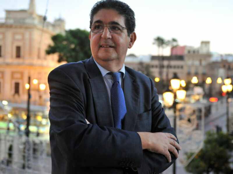 Dios también estuvo en la plaza, por José Joaquín Gallardo