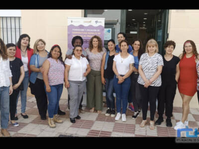 Luz María Caraballo clausura junto a FADEMUR la formación teórica del Curso de Atención Sociosanitaria a Personas en Domicilio