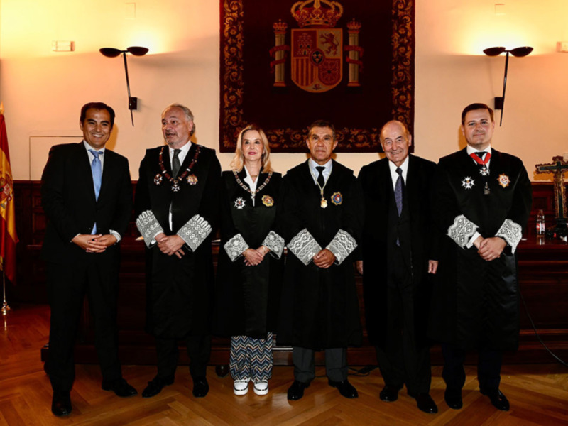 Miquel Roca i Junyent recibe en Granada el I Premio  Procura Andaluza
