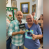 Juan Carlos Sáenz obsequiado con el primer ejemplar editado del libro sobre la despedida del mítico futbolista bético Joaquín