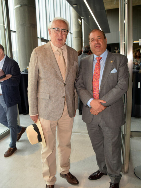 El alcalde de Sevilla, con el nuevo presidente del círculo de empresarios del PCT Raúl Maldonado, con Carlos Delgado de SAMU, José Luis Benavente